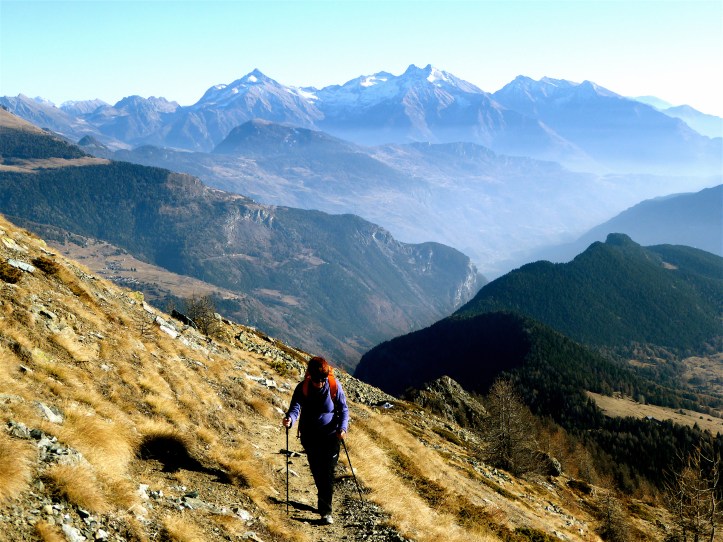 da casa sei qui in 10 minuti di auto e un'oretta a piedi 