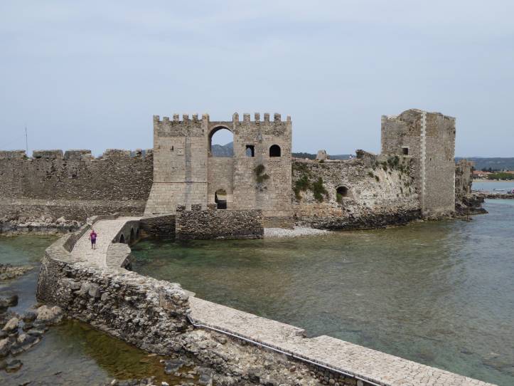 Il lato mare del castello di Methoni