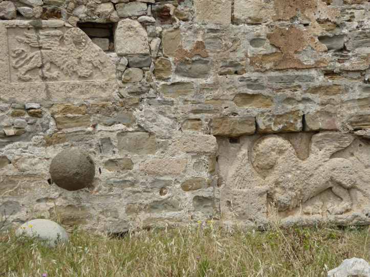 Stemmi veneziani nel castello di Methoni