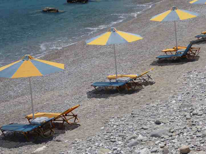 Aghios Nikolaos (Karpathos): gli ombrelloni di To Votsalo