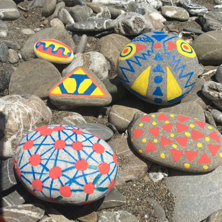 sassi della giornata: il tondo e il triangolare li ho abbandonati, dopodomani vedrò se ci sono ancora...