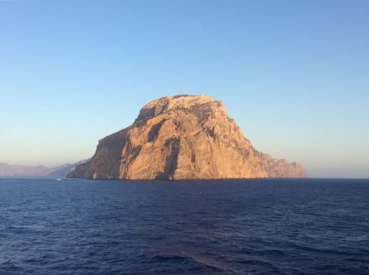 La punta est di Amorgos nel sole delle 6