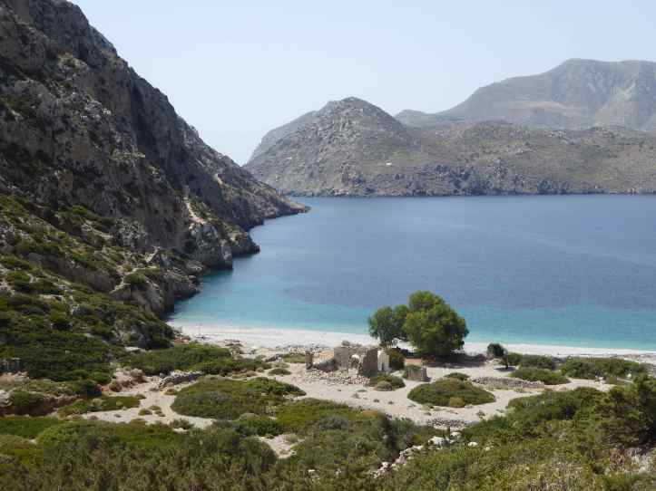 lasciamo alle spalle la baia di Aghios Spiridionas