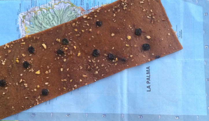 Le caccolette sono uvette, il fondo è a base di banane. Il tutto si arrotola benissimo!